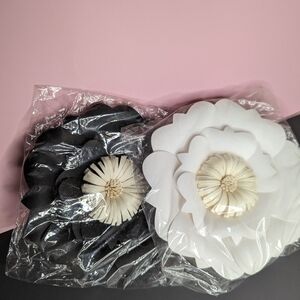💜 NWOT Decorative Party Flowers